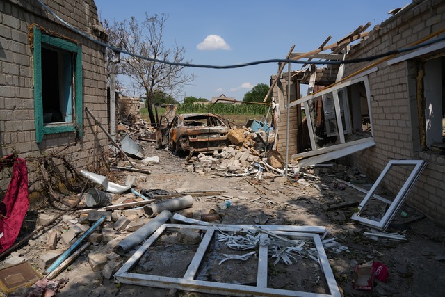 Наслідки атак РФ на Великомихайлівку на Дніпропетровщині, липень 2025 року. Суспільне Дніпро/Олександр Шалдибін Наслідки атак РФ на Великомихайлівку на Дніпропетровщині, липень 2025 року. Суспільне Дніпро/Олександр Шалдибін