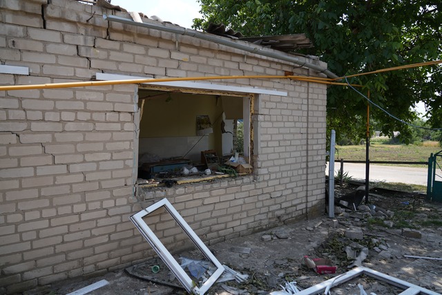 Будинок, який було пошкоджено внаслідок ударів РФ по Великомихайлівці на Дніпропетровщині, липень 2025 року. Суспільне Дніпро/Олександр Шалдибін Будинок, який було пошкоджено внаслідок ударів РФ по Великомихайлівці на Дніпропетровщині, липень 2025 року. Суспільне Дніпро/Олександр Шалдибін