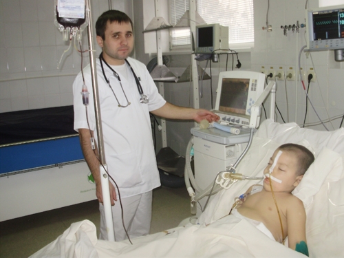 Трехлетнему Давиду, упавшему с седьмого этажа, нужна кровь и лекарства