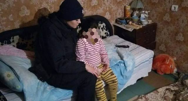 В канун Нового года полицейские вернули домой потерявшегося ребенка