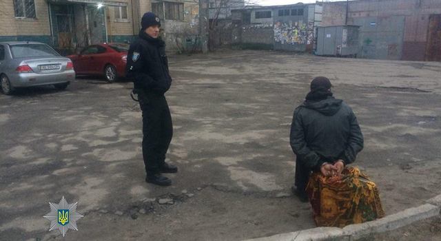 Мужчину, который ограбил своего товарища, задержали патрульные