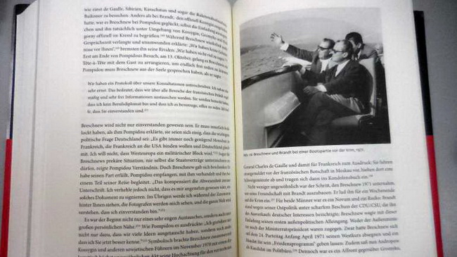 Немецкий профессор прислала в дар Музею истории Каменского свою новую книгу о Брежневе