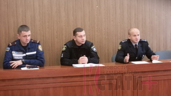 Праздники в Каменском: «минирование» вокзала, торговля пиротехникой и взрыв петарды на балконе