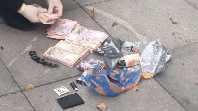 Обвиняемые во взяточничестве правоохранители из Каменского заплатили по миллиону гривен залога