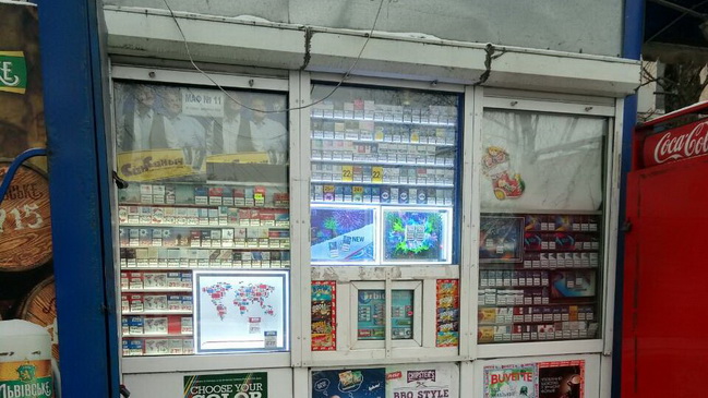 В Каменском несовершеннолетним продавали сигареты