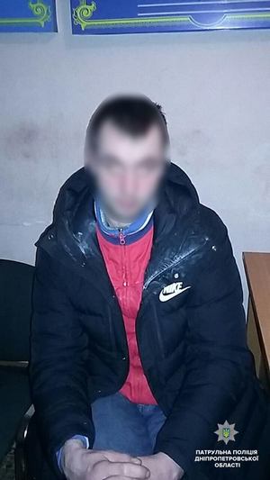 Патрульные задержали мужчину, который угрожал ножом родным