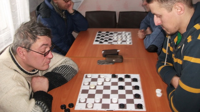 В Каменском прошли соревнования по шашкам среди спортсменов с ограниченными возможностями