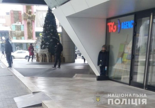 По дороге на работу сотрудница полиции помогла 9-летнему мальчику, который сам приехал из Павлограда в Днепр