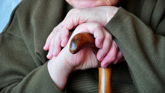 В Каменском слепая и больная женщина 10 лет живет в гараже