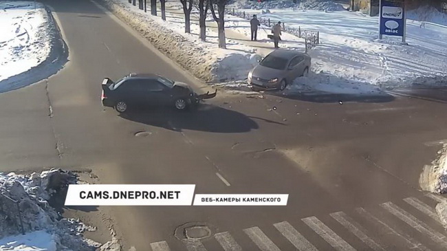 Очередное ДТП на опасном перекрестке в Каменском