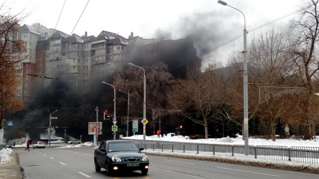 На бульваре Кучеревского в Днепре горит стройка