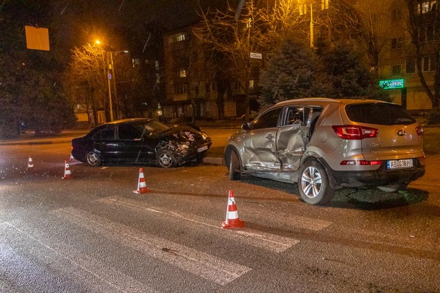 � ������ �� �������� ����������� Mercedes � KIA: ���������� ������� � �������