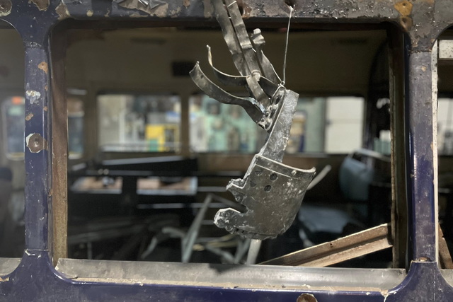 В музее «Машины времени» восстанавливают раритеты, пострадавшие после вражеского обстрела