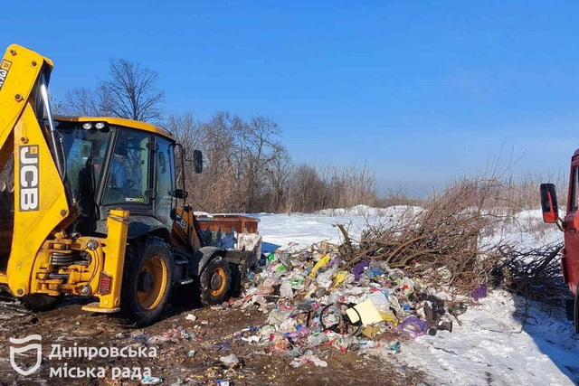 Почти 73 тысяч тонн в год: как в Днепре системно очищают площадки от крупногабаритного мусора