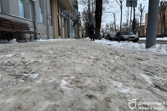 Зимове утримання прилеглих територій — інспекція перевірила магазини на центральному проспекті Дніпра