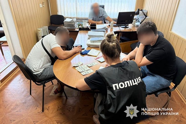 2500 долларов за поступление в вуз: обвинительный акт в отношении двух должностных лиц следователи направили в суд