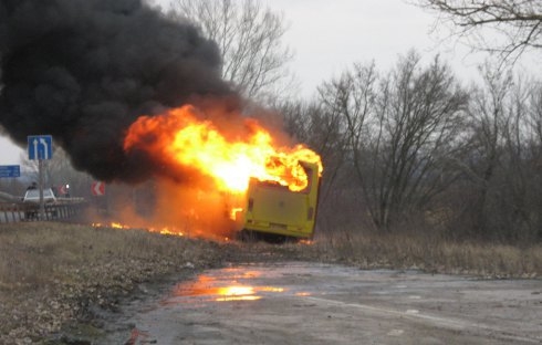 На Полтавщине сожгли автобус с днепропетровскими номерами