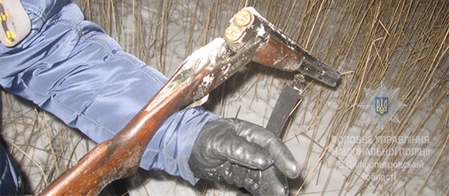 На Дніпропетровщині на полюванні тесть випадково вистрілив у спину зятю