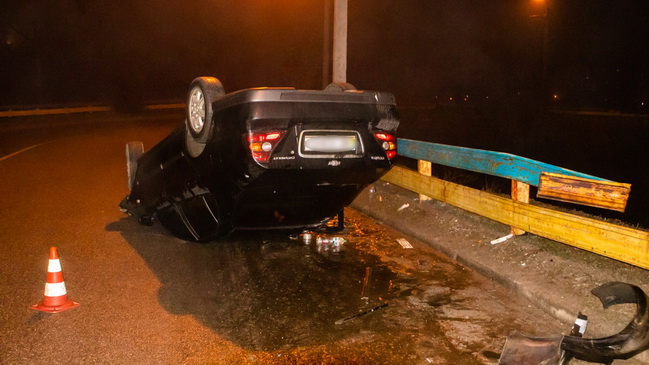 В Днепре на «Тещином языке» перевернулся Chevrolet