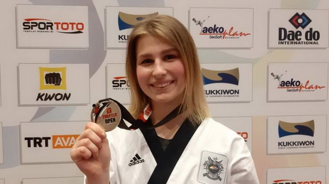 Каменские спортсмены привезли награды с международного турнира по тхэквондо