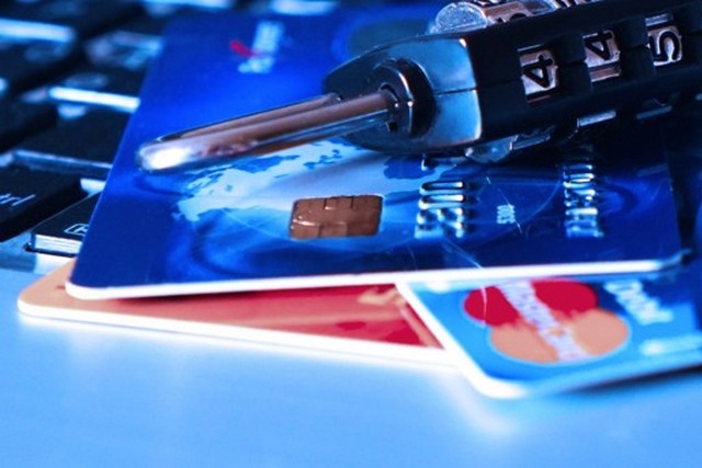 «Приз – квартира или машина»: украинцев предупредили о финансовых мошенниках