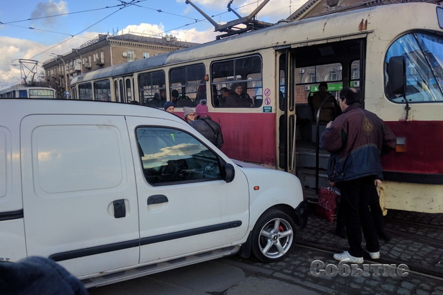 � ������ ���������� Renault �������� � ������� � ������