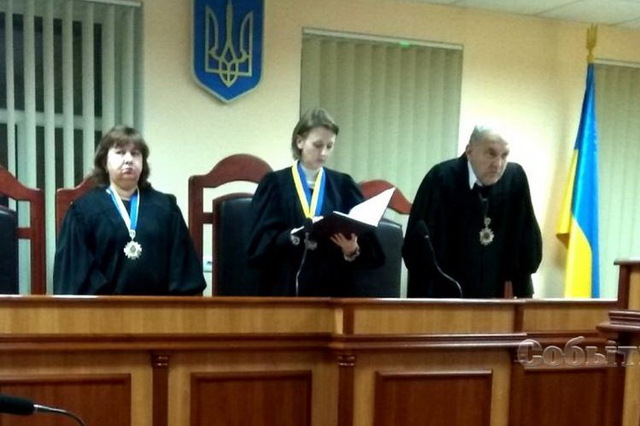 Апелляционной суд Днепропетровской области оглашает решение по убийству Дмитрия Самохвалова. В Каменском Руслана Бенько — сына главврача городской больницы №4 — осудили на 11 лет за убийство