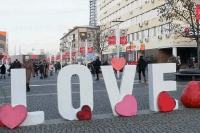 Улыбки, сердечки и эмоции: как проходил День святого Валентина в Днепре