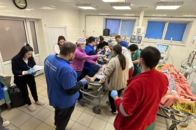 Как спасали раненных, пострадавших после обстрела шахтерского автобуса