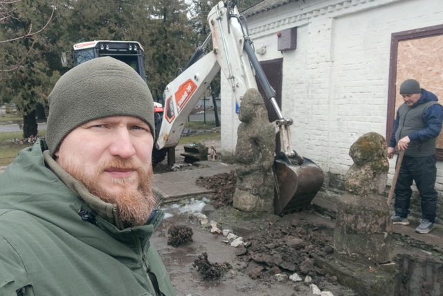 В Днепр эвакуируют еще двух «каменных баб»