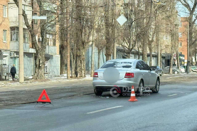 У Дніпрі на проспекті Б. Хмельницького Audi збила пішохода