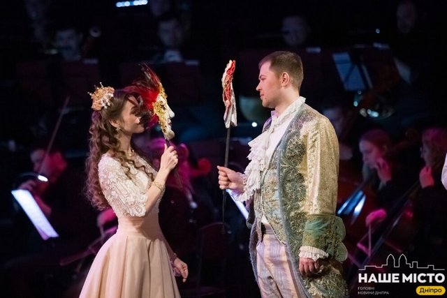 Маска, я тебя знаю! Фото Валерия Кравченко Венецианский карнавал в Днепровской опере: состоялась премьера концерта