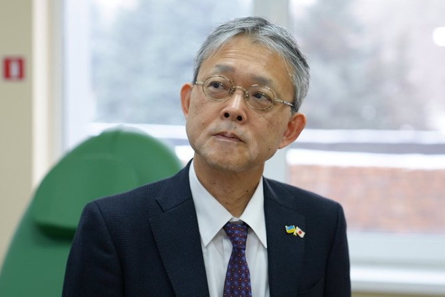 Єдине на сході країни: Посол Японії в Україні передав одній з лікарень Дніпра медобладнання