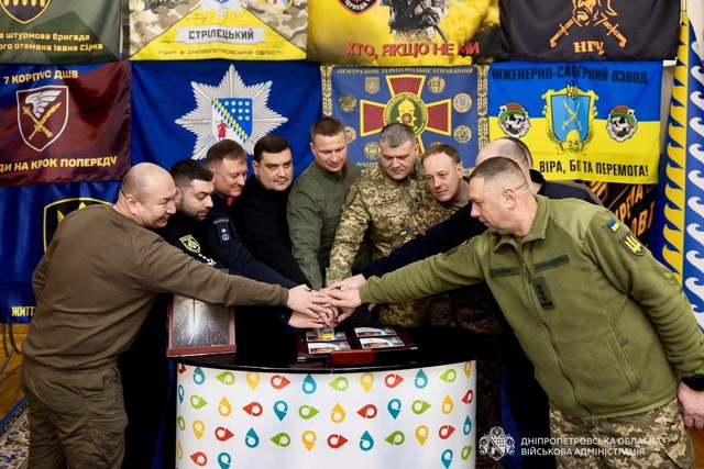 К годовщине полномасштабной войны в Днепре погасили специальную почтовую марку