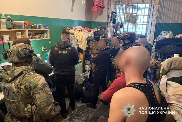 У Дніпрі правоохоронці перекрили трафік наркотиків до СІЗО: семи фігурантам повідомлено про підозру