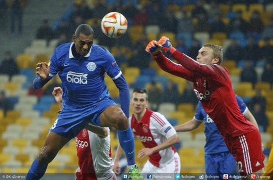 Дуглас стал лучшим в составе Днепра в матче с Аяксом Защитник «Днепра» попал в символическую сборную Лиги Европы