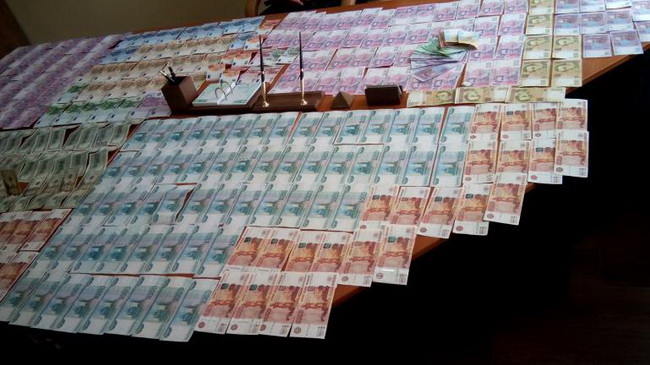 В Днепродзержинске задержали валютчика с крупной суммой