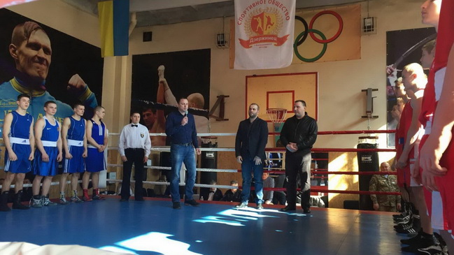 Боксеры Каменского и Днепра боролись в честь воинов АТО