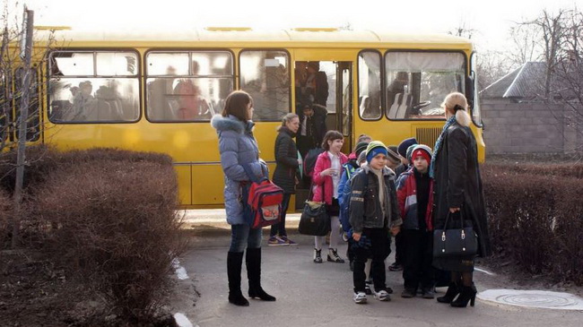 Мэр Каменского проверил, как работает программа «Школьный автобус»