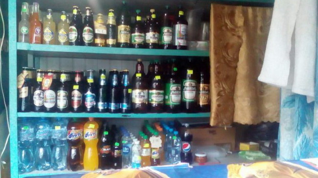 В Каменском продолжают торговать алкоголем в киоске