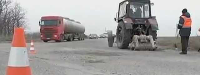 На Дніпропетровщині інспектори перевіряють стан доріг області