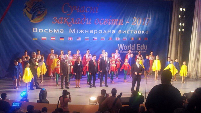 Освітяни Кам’янського успішно презентували свої досягнення на міжнародній виставці