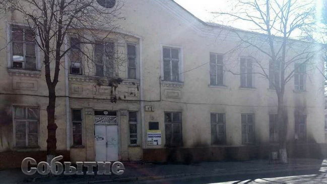 В Каменском типографию закидали бутылками с зажигательной смесью