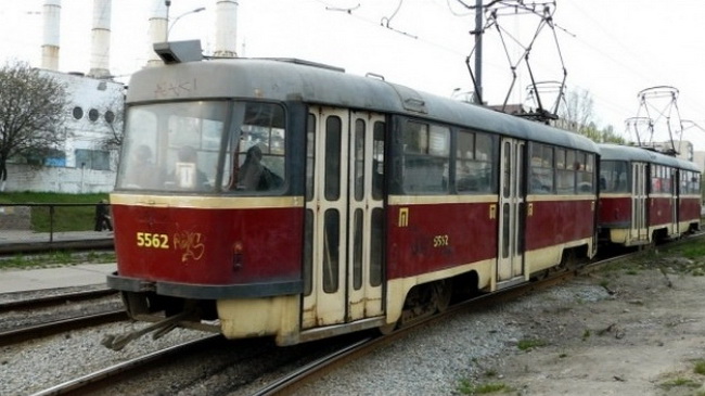В Днепре на переезде поезд сошел с рельсов