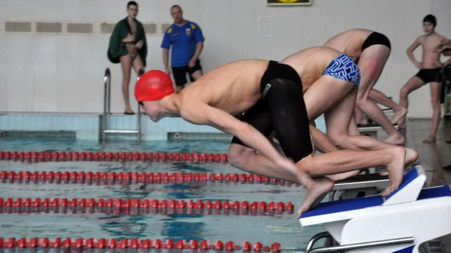 Команда Каменского завоевала 16 наград на чемпионате области по плаванию