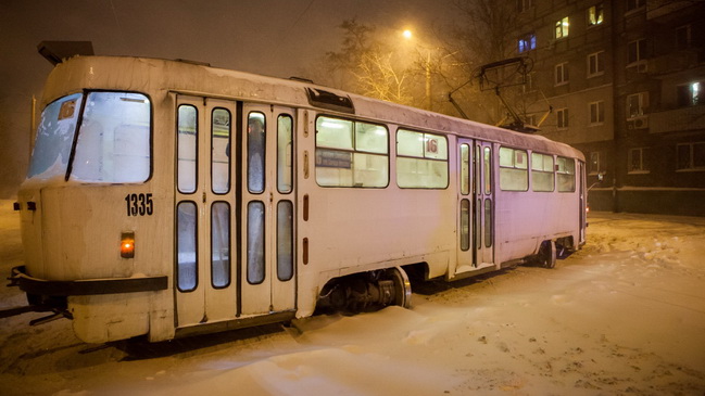 На проспекте Хмельницкого трамвай сошел с рельсов