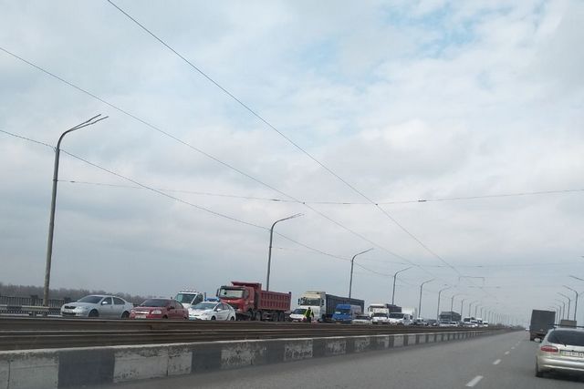 ДТП на Кайдакском мосту: в сторону правого берега образовалась пробка