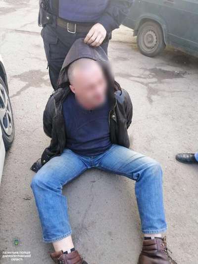 Патрульні затримали чоловіка, який хуліганив у крамниці