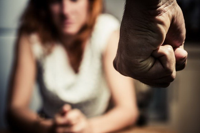 В Каменском мужчина убил сожительницу из-за кота