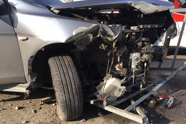 В Днепре на Рабочей Mitsubishi «влетел» в ограждение